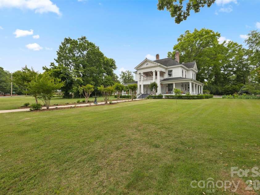 530 Rutledge Avenue, Gaffney, SC 29340.  MLS# CAR4354361, YatesRealty ID 3439. 