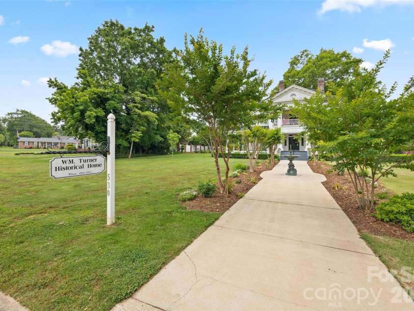 530 Rutledge Avenue, Gaffney, SC 29340.  MLS# CAR4354361, YatesRealty ID 3439. 