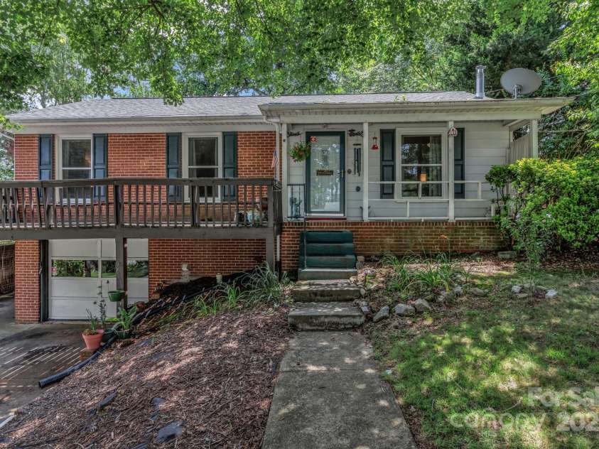 59 Skyview Terrace, Asheville, NC 28806.  MLS# CAR4280374, YatesRealty ID 3439. 