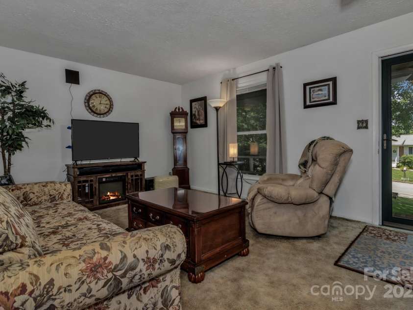 59 Skyview Terrace, Asheville, NC 28806.  MLS# CAR4280374, YatesRealty ID 3439. 