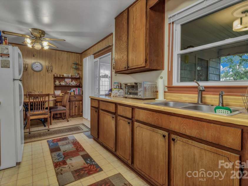 59 Skyview Terrace, Asheville, NC 28806.  MLS# CAR4280374, YatesRealty ID 3439. 