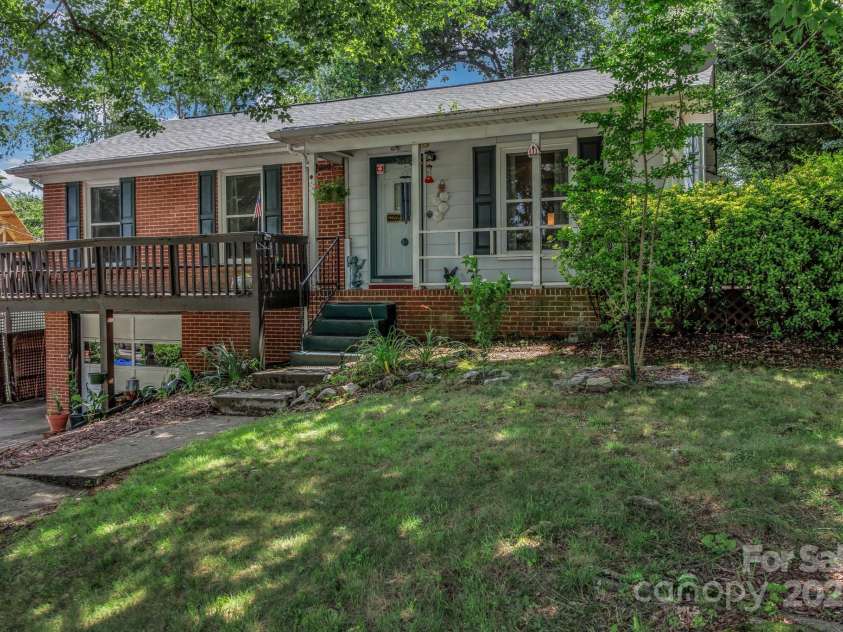 59 Skyview Terrace, Asheville, NC 28806.  MLS# CAR4280374, YatesRealty ID 3439. 