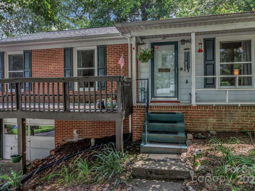 59 Skyview Terrace, Asheville, NC 28806.  MLS# CAR4280374, YatesRealty ID 3439. 