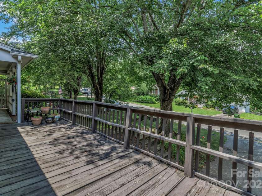 59 Skyview Terrace, Asheville, NC 28806.  MLS# CAR4280374, YatesRealty ID 3439. 