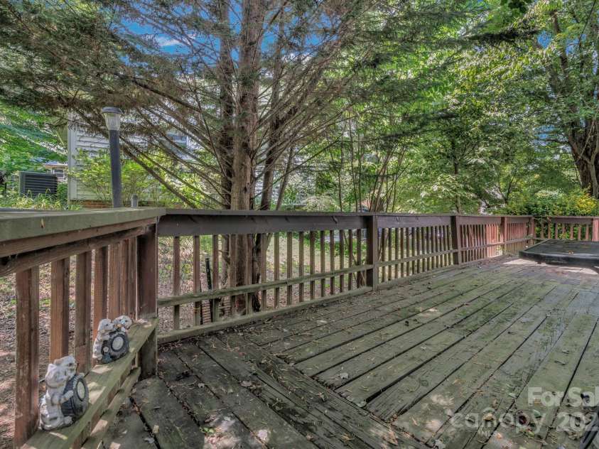59 Skyview Terrace, Asheville, NC 28806.  MLS# CAR4280374, YatesRealty ID 3439. 