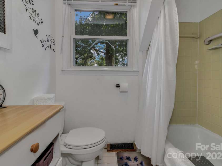 59 Skyview Terrace, Asheville, NC 28806.  MLS# CAR4280374, YatesRealty ID 3439. 