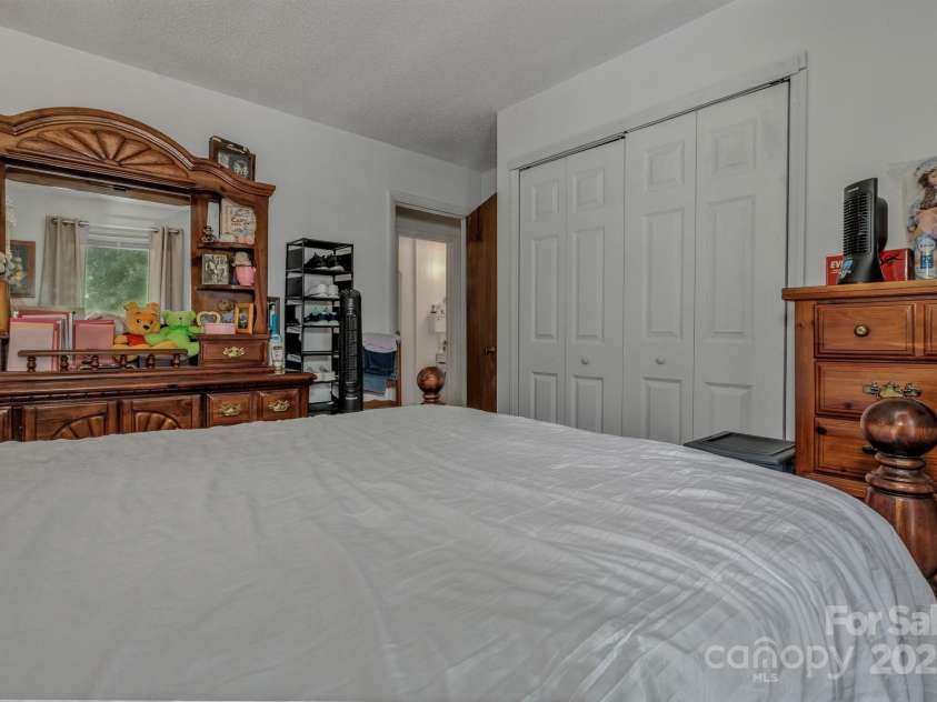 59 Skyview Terrace, Asheville, NC 28806.  MLS# CAR4280374, YatesRealty ID 3439. 