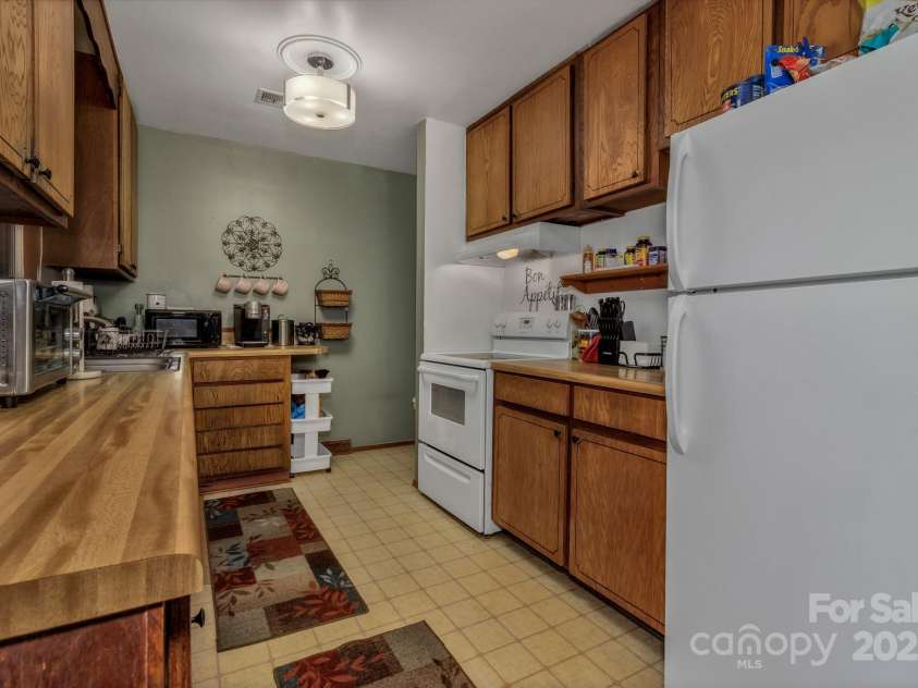 59 Skyview Terrace, Asheville, NC 28806.  MLS# CAR4280374, YatesRealty ID 3439. 