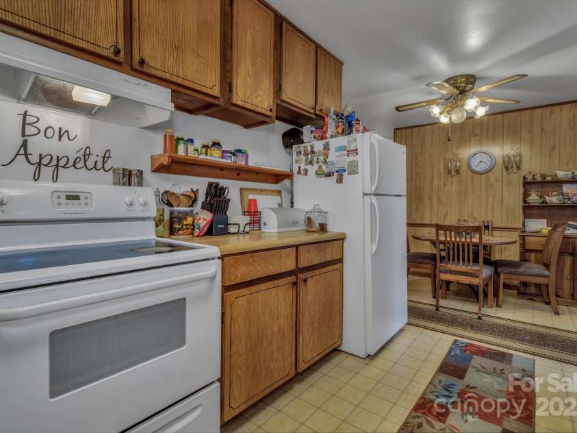 59 Skyview Terrace, Asheville, NC 28806.  MLS# CAR4280374, YatesRealty ID 3439. 