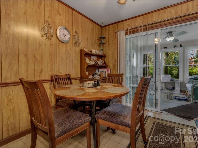 59 Skyview Terrace, Asheville, NC 28806.  MLS# CAR4280374, YatesRealty ID 3439. 