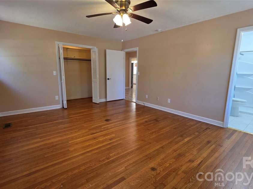 1627 Greenville Highway, Hendersonville, NC 28792.  MLS# CAR4338337, YatesRealty ID 34391. 