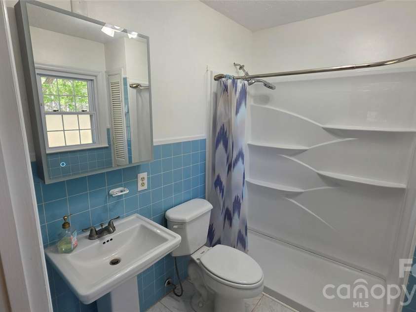 1627 Greenville Highway, Hendersonville, NC 28792.  MLS# CAR4338337, YatesRealty ID 34391. 