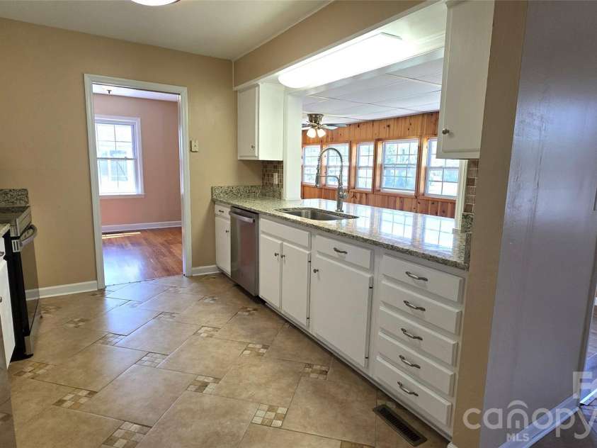 1627 Greenville Highway, Hendersonville, NC 28792.  MLS# CAR4338337, YatesRealty ID 34391. 