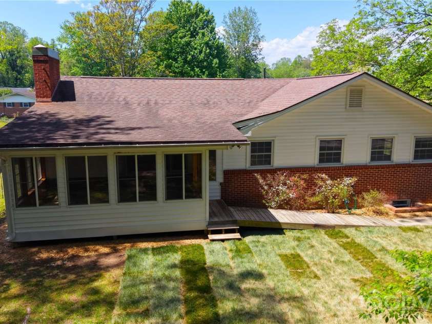 1627 Greenville Highway, Hendersonville, NC 28792.  MLS# CAR4338337, YatesRealty ID 34391. 