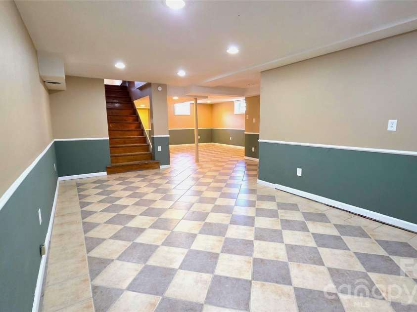 1627 Greenville Highway, Hendersonville, NC 28792.  MLS# CAR4338337, YatesRealty ID 34391. 