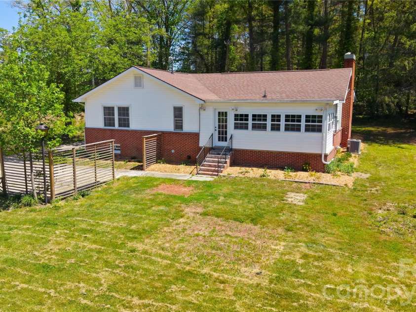1627 Greenville Highway, Hendersonville, NC 28792.  MLS# CAR4338337, YatesRealty ID 34391. 