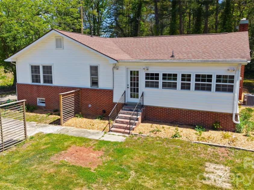 1627 Greenville Highway, Hendersonville, NC 28792.  MLS# CAR4338337, YatesRealty ID 34391. 