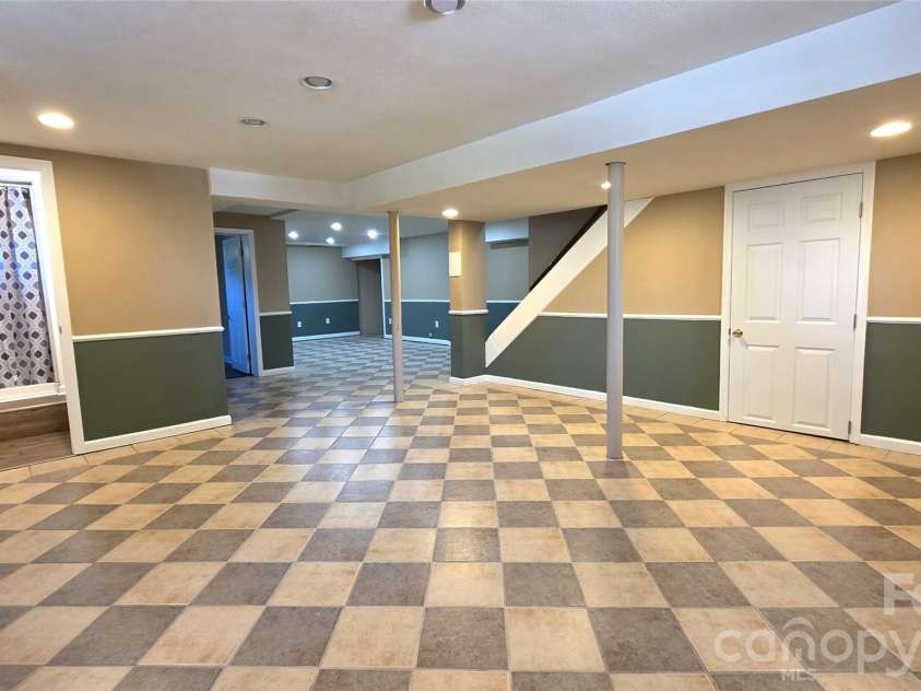 1627 Greenville Highway, Hendersonville, NC 28792.  MLS# CAR4338337, YatesRealty ID 34391. Large Basement