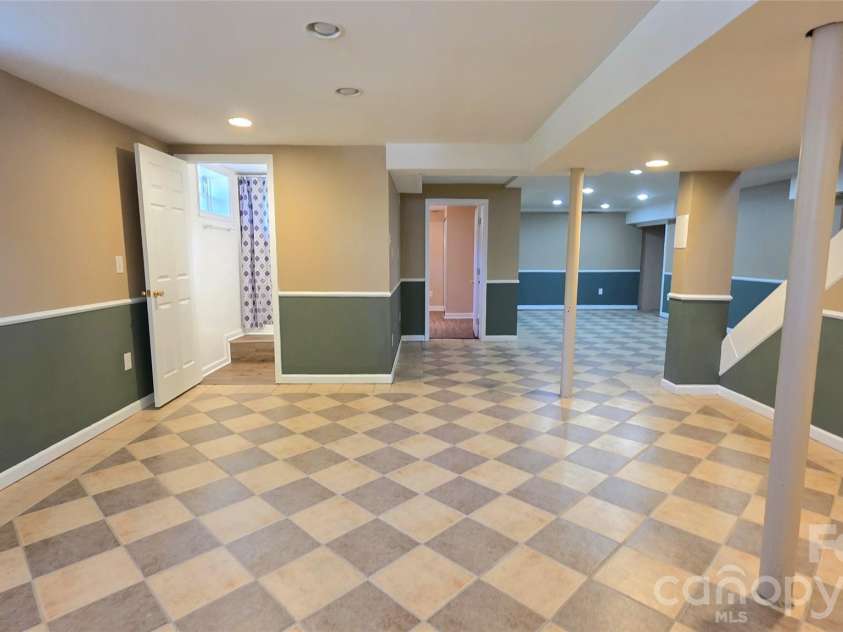 1627 Greenville Highway, Hendersonville, NC 28792.  MLS# CAR4338337, YatesRealty ID 34391. Large Basement