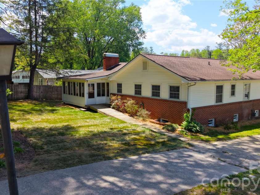 1627 Greenville Highway, Hendersonville, NC 28792.  MLS# CAR4338337, YatesRealty ID 34391. Welcome Home