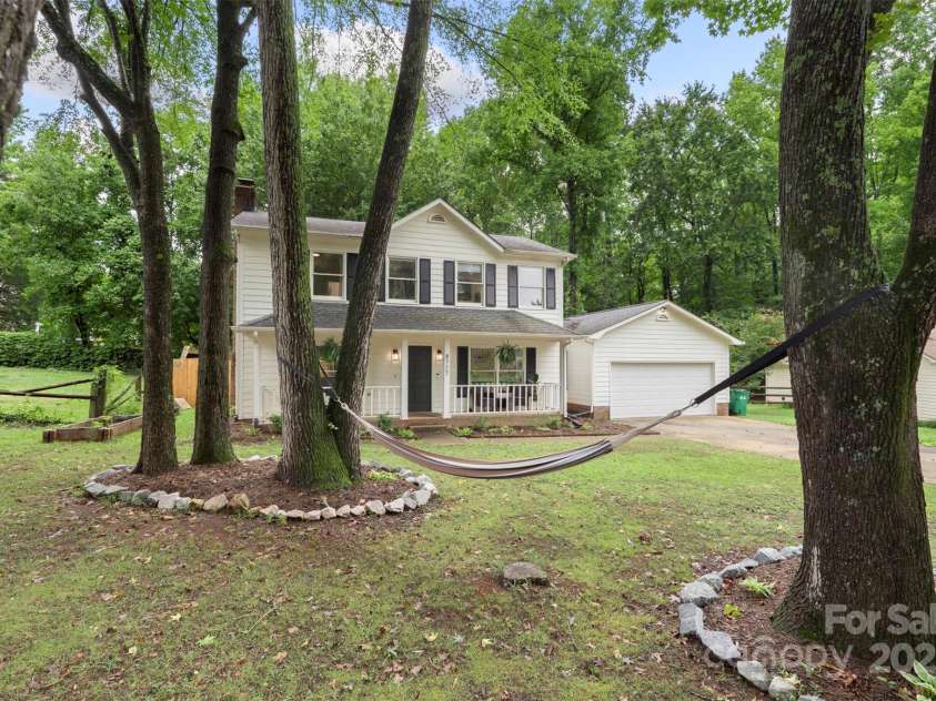 8727 Hornwood Court, Charlotte, NC 28215.  MLS# CAR4286686, YatesRealty ID 34391. 
