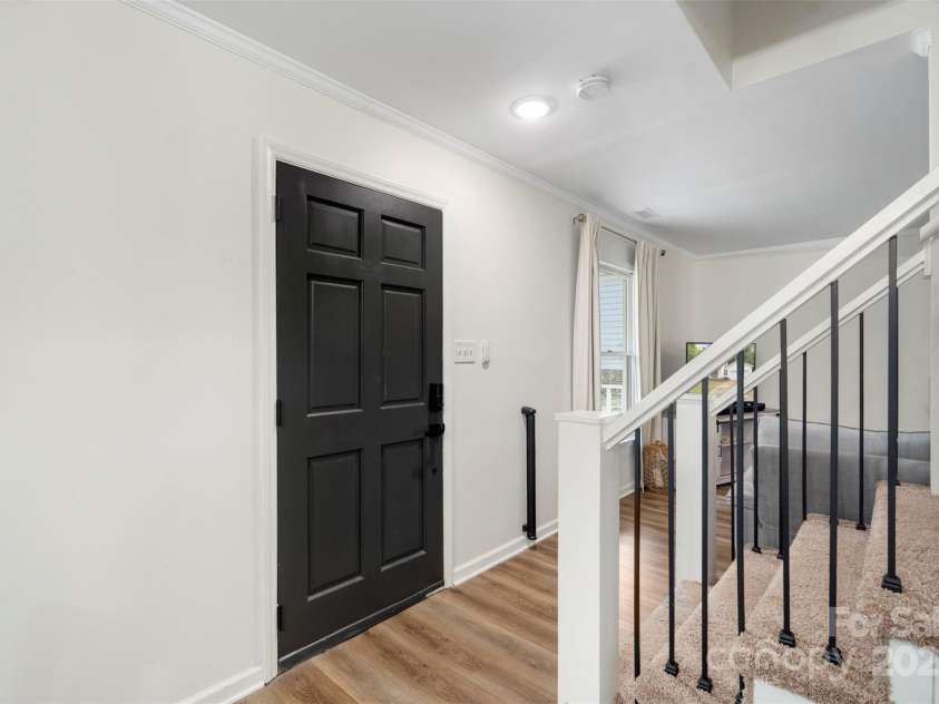 8727 Hornwood Court, Charlotte, NC 28215.  MLS# CAR4286686, YatesRealty ID 34391. 