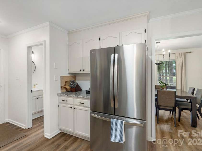 8727 Hornwood Court, Charlotte, NC 28215.  MLS# CAR4286686, YatesRealty ID 34391. 