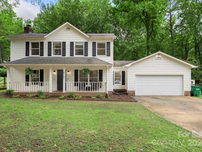 8727 Hornwood Court, Charlotte, NC 28215.  MLS# CAR4286686, YatesRealty ID 34391. 
