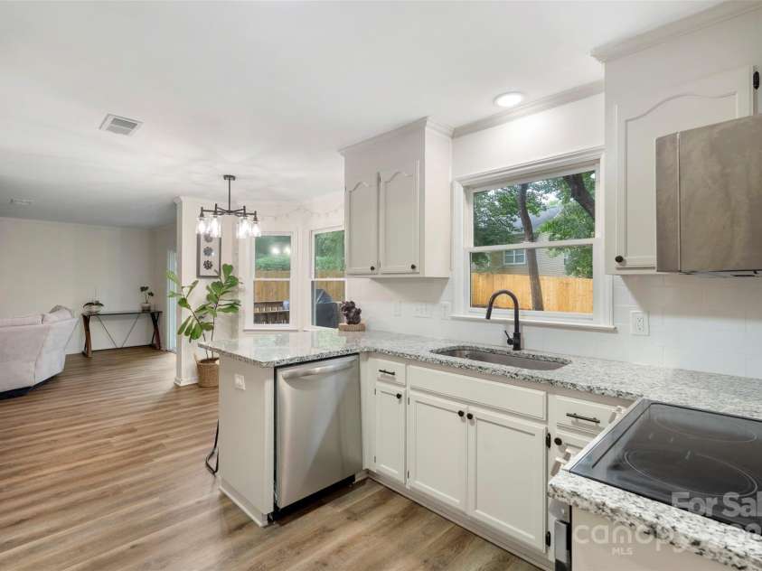 8727 Hornwood Court, Charlotte, NC 28215.  MLS# CAR4286686, YatesRealty ID 34391. 