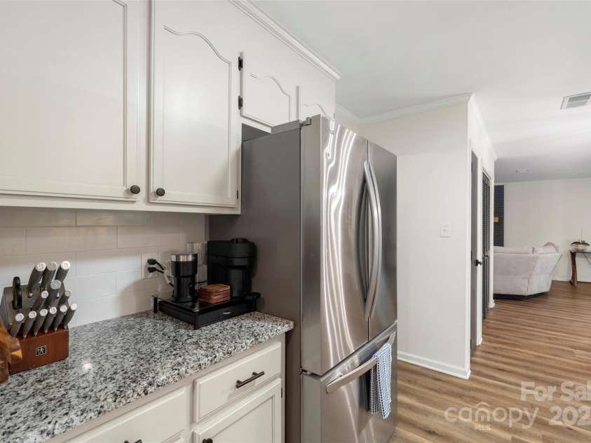 8727 Hornwood Court, Charlotte, NC 28215.  MLS# CAR4286686, YatesRealty ID 34391. 