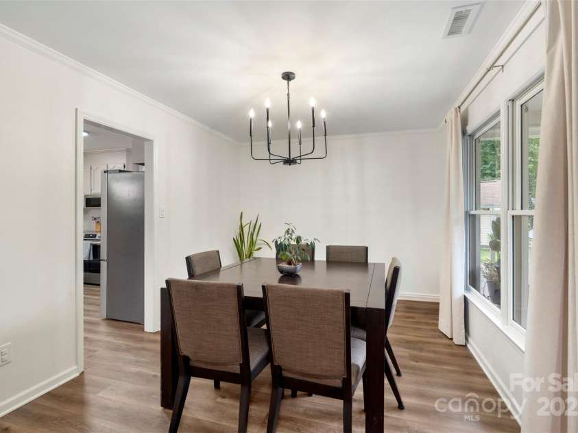 8727 Hornwood Court, Charlotte, NC 28215.  MLS# CAR4286686, YatesRealty ID 34391. 