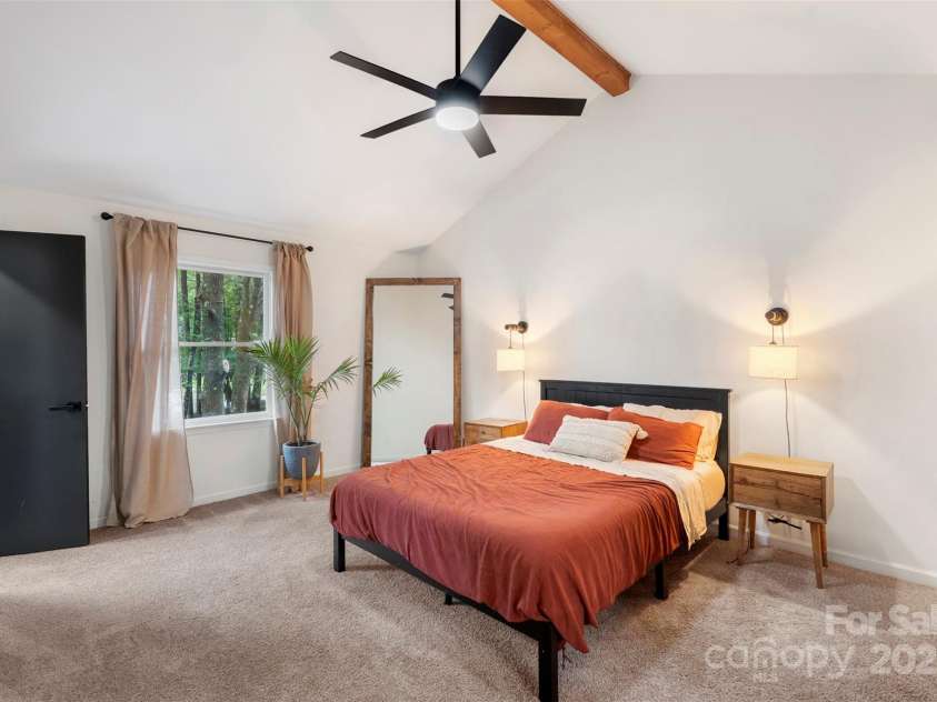 8727 Hornwood Court, Charlotte, NC 28215.  MLS# CAR4286686, YatesRealty ID 34391. 
