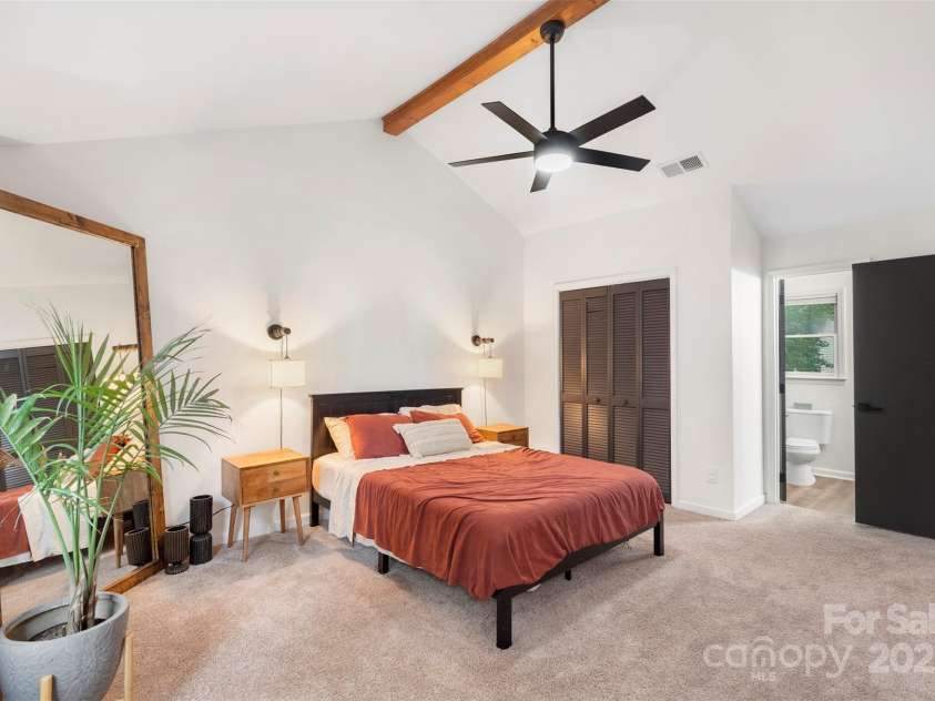8727 Hornwood Court, Charlotte, NC 28215.  MLS# CAR4286686, YatesRealty ID 34391. 