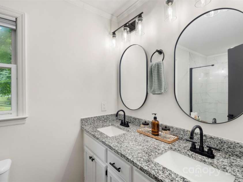 8727 Hornwood Court, Charlotte, NC 28215.  MLS# CAR4286686, YatesRealty ID 34391. 