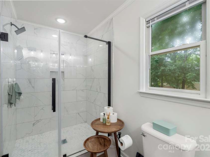 8727 Hornwood Court, Charlotte, NC 28215.  MLS# CAR4286686, YatesRealty ID 34391. 