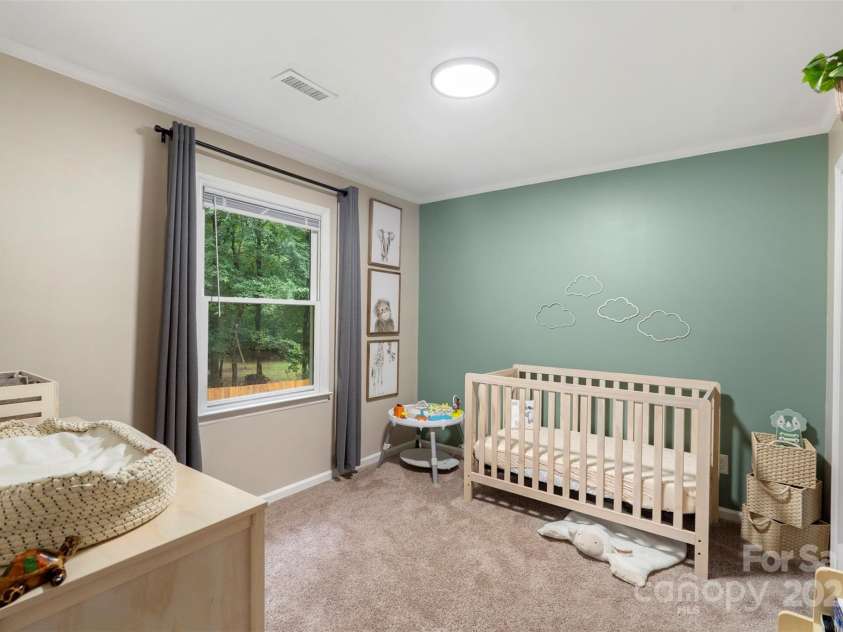 8727 Hornwood Court, Charlotte, NC 28215.  MLS# CAR4286686, YatesRealty ID 34391. 