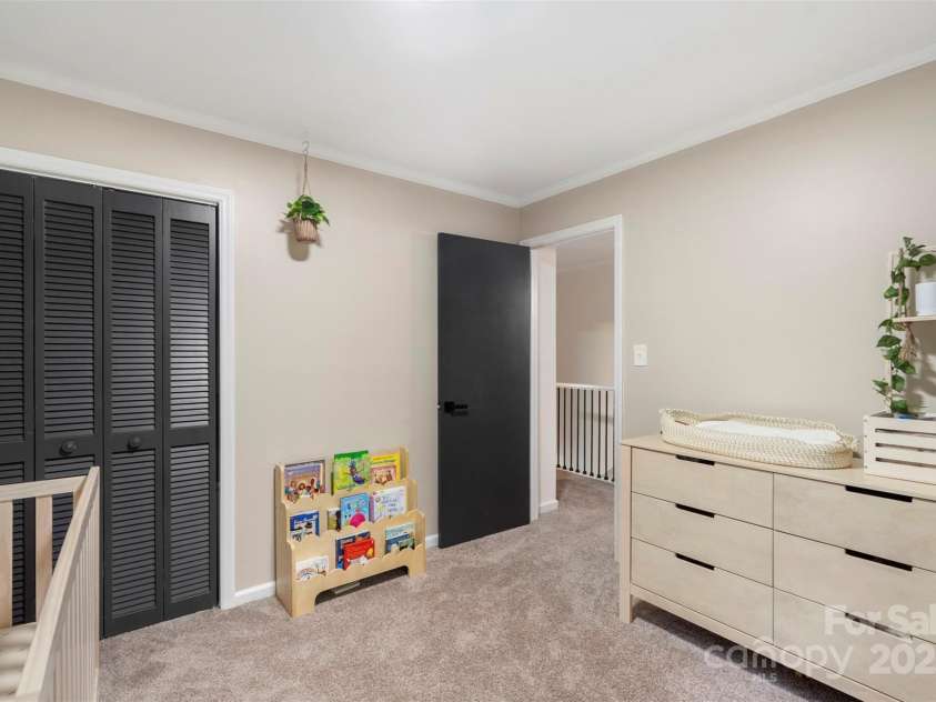 8727 Hornwood Court, Charlotte, NC 28215.  MLS# CAR4286686, YatesRealty ID 34391. 