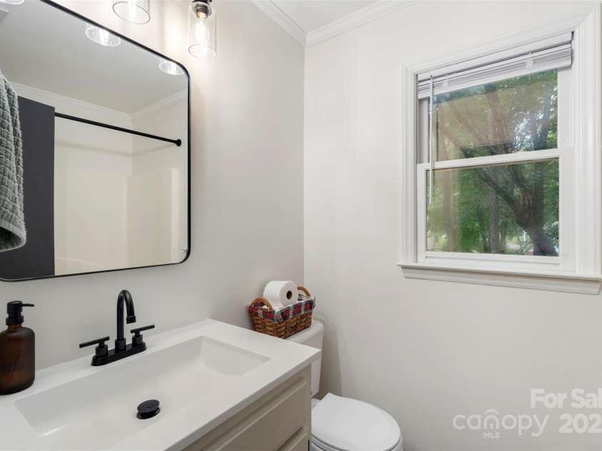 8727 Hornwood Court, Charlotte, NC 28215.  MLS# CAR4286686, YatesRealty ID 34391. 