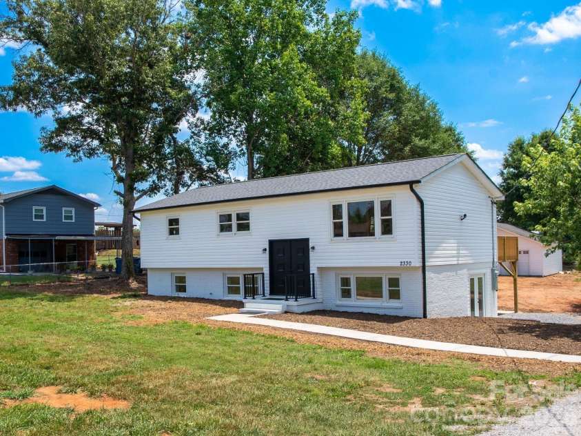 2330 40th Avenue Court, Hickory, NC 28601.  MLS# CAR4398314, YatesRealty ID 34392. 