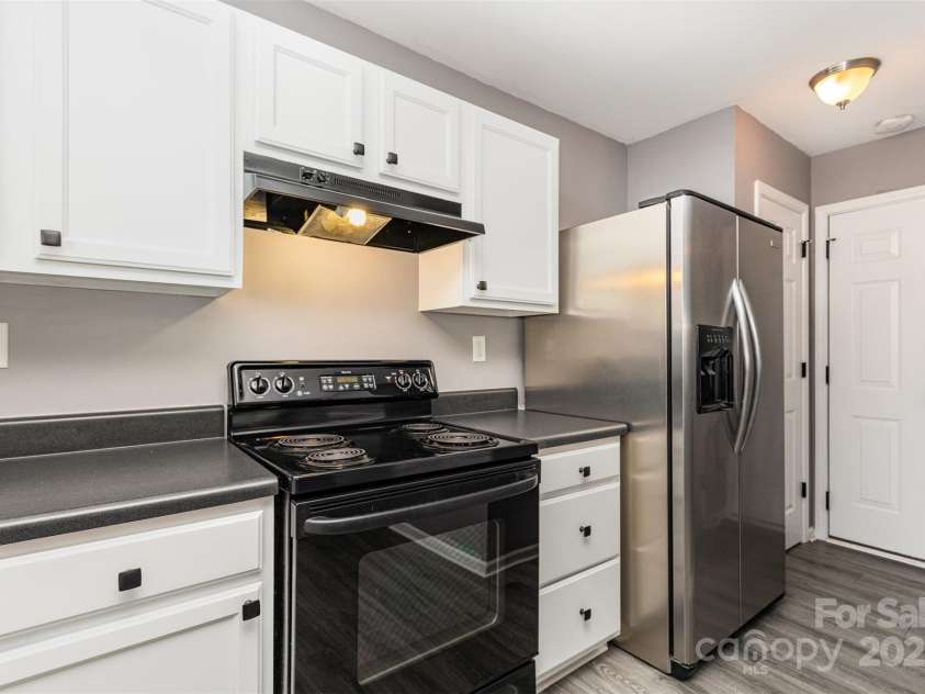 9341 Meadowmont View Drive, Charlotte, NC 28269.  MLS# CAR4285744, YatesRealty ID 34392. 