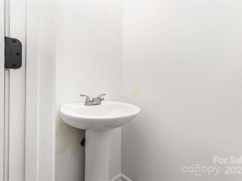 9341 Meadowmont View Drive, Charlotte, NC 28269.  MLS# CAR4285744, YatesRealty ID 34392. 