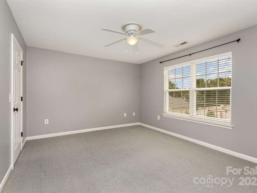 9341 Meadowmont View Drive, Charlotte, NC 28269.  MLS# CAR4285744, YatesRealty ID 34392. 