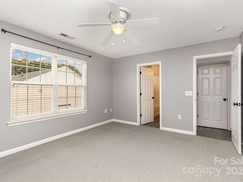 9341 Meadowmont View Drive, Charlotte, NC 28269.  MLS# CAR4285744, YatesRealty ID 34392. 