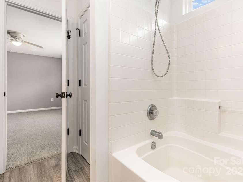 9341 Meadowmont View Drive, Charlotte, NC 28269.  MLS# CAR4285744, YatesRealty ID 34392. 