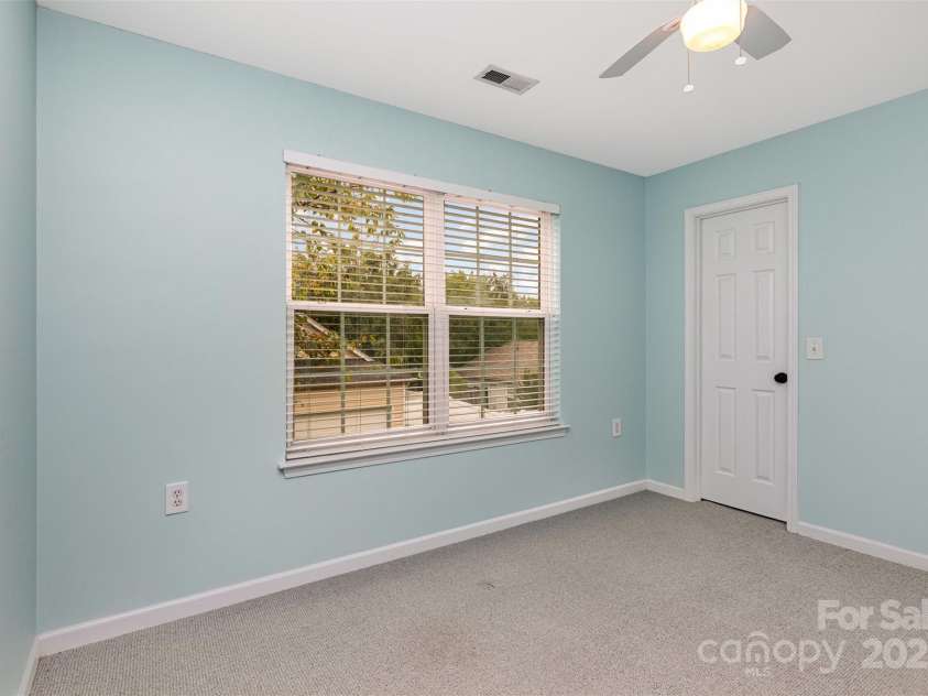 9341 Meadowmont View Drive, Charlotte, NC 28269.  MLS# CAR4285744, YatesRealty ID 34392. 