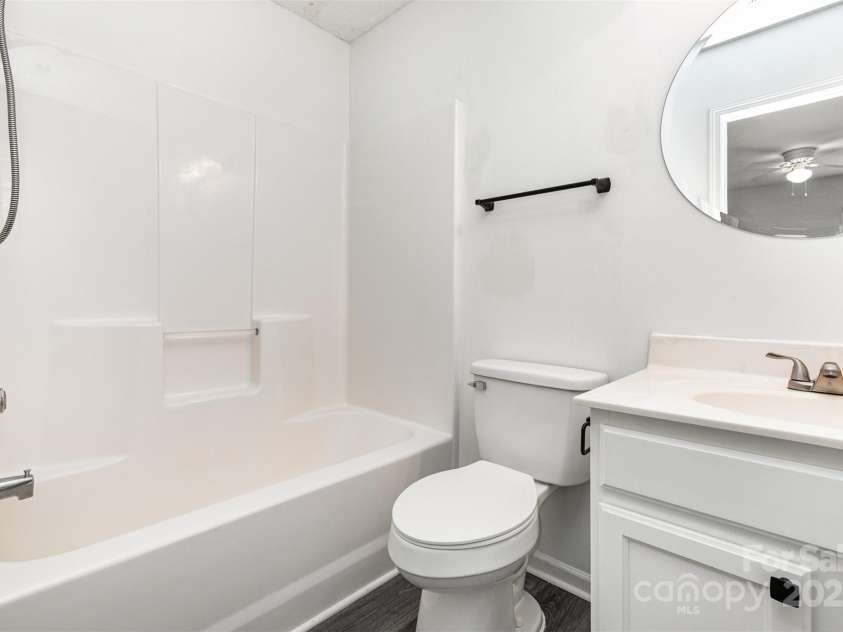 9341 Meadowmont View Drive, Charlotte, NC 28269.  MLS# CAR4285744, YatesRealty ID 34392. 