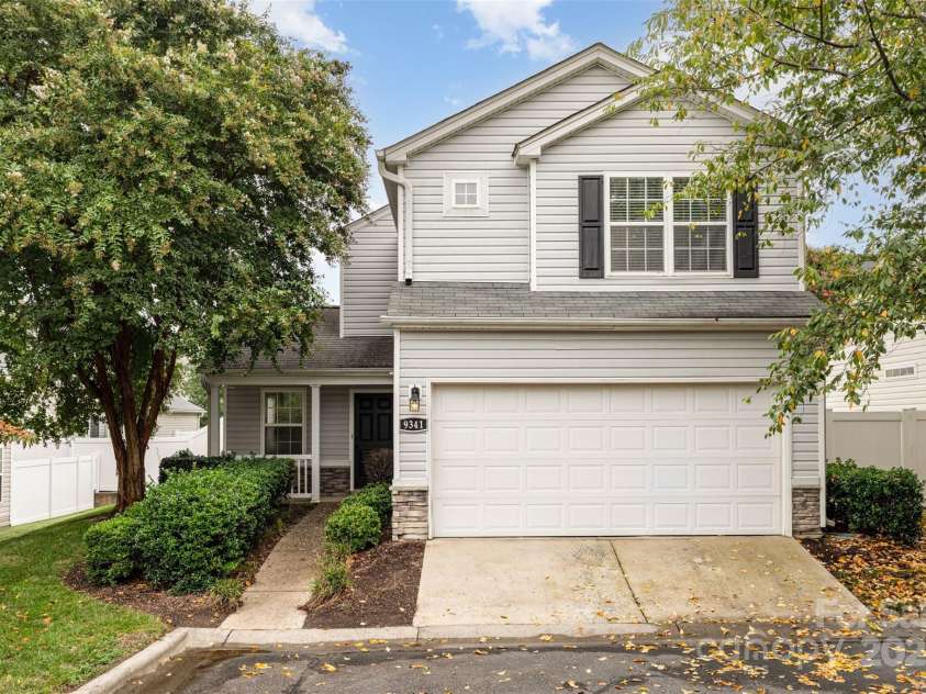 9341 Meadowmont View Drive, Charlotte, NC 28269.  MLS# CAR4285744, YatesRealty ID 34392. 