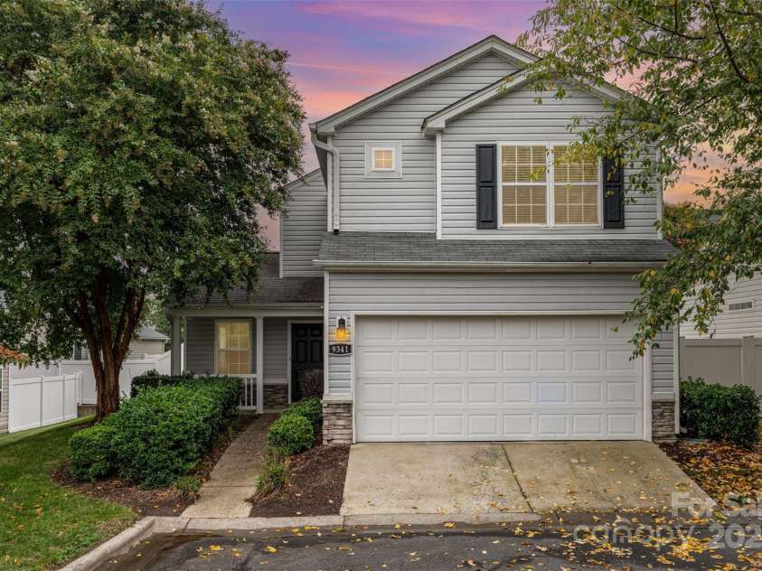 9341 Meadowmont View Drive, Charlotte, NC 28269.  MLS# CAR4285744, YatesRealty ID 34392. 