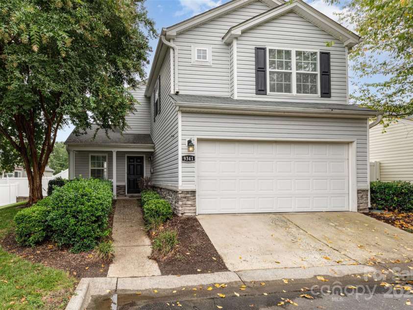 9341 Meadowmont View Drive, Charlotte, NC 28269.  MLS# CAR4285744, YatesRealty ID 34392. 