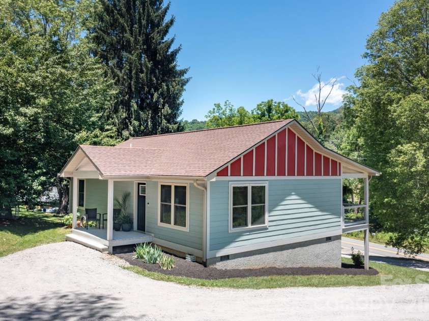 2546 Old Clyde Road, Clyde, NC 28721.  MLS# CAR4396433, YatesRealty ID 34393. 